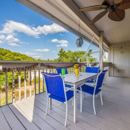 NEED TO GET AWAY? UPDATED CONDO 1 BLOCK TO BEACH
