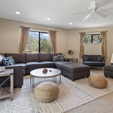 ✨ 3-King Beds / HotTub / EV Charger / Mountain View / Walk to River & Dining
