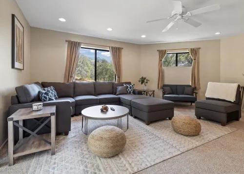 ✨ 3-King Beds / HotTub / EV Charger / Mountain View / Walk to River & Dining