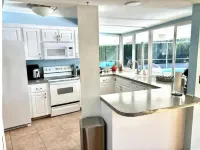 Waterfront Pool Home - 8PPL 4BR