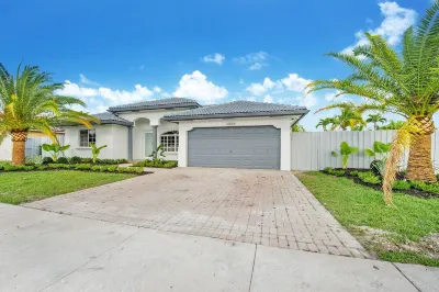 Grand 6BR Escape: Resort Pool, Beach & Mini Golf Hotels near Dodge City Picnics