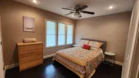 Spacious 4 bedroom Downtown Clarksville Hotels in Clarksville