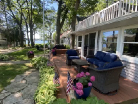 Lake Views, steps to Lake! Two story home, professionally decorated! Sleeps 6!