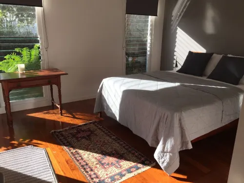 Spacious Bangalow Apartment for short and longer stays.