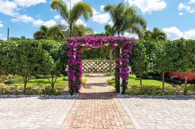 Live like a local in this chic little cottage with a private porch! Hotels near Atlantic Avenue