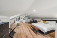 NEW! Cozy Loft w/ King Bed Near Gatlinburg/Pigeon Forge/Knoxville