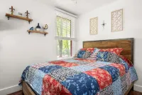 The Pink Lady of The Lake: A charming Glenn cabin!