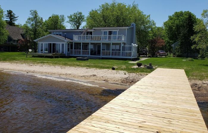 Huge beach front family-friendly dream house