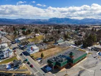 Lovely home, wonderful location. Hotels in Luray