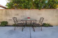 Brand new stylish house, workstation, Monthly Discounts, Pets! โรงแรมใกล้Van Nuys Amtrak Metrolink