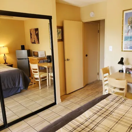 Private Cozy Studio walking distance to beaches, shops, restaurants and bars Отели в г. Кихеи