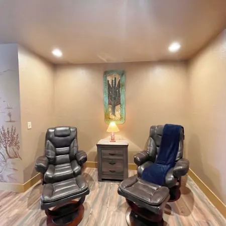 Brand New House Right on Allen St one Block from the Birdcage