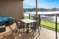 WaterfrontCondo!BridgesBay!AmazingViews!Pets!Pools!Fitness!Arcade!4kingbedrooms!