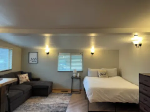 Quaint Downtown Studio 4 blocks off Main
