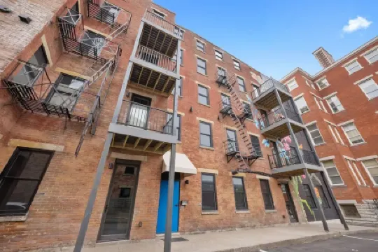 Timeless Loft -OTR -TQL w/ FREE Parking