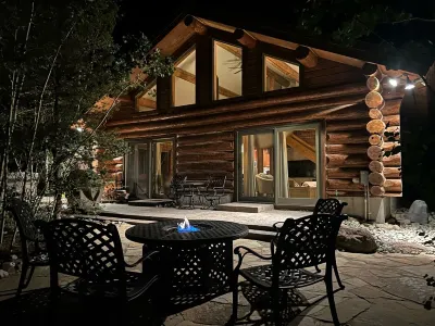 Beautiful Log Cabin- 26Mi Breck & Ski - Hot Tub- Pet-Friendly Hotels near Alma Fire House & Mining Museum