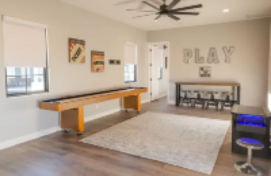 SUNSHINE VILLA..SLEEPS 30, 8 BR, 8 BA, NEW 2023. Pool/Spa, Super nice and Roomy.
