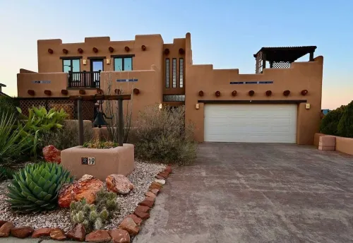 Santa Fe Style Custom Home - Hot Tub, Gorgeous View at Desert Edge! - พร้อมระเบียง