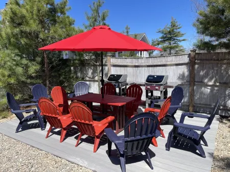 6bed/4bath one-level Cape Cod Villa, New Listing!