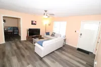 Claremore Whole House - Just Fully Remodeled - Dogs Allowed - No Checkout Chores Hotels in Claremore