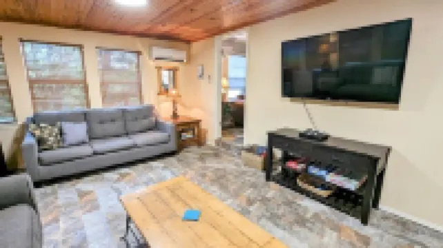 Cricket Hollow with Dock and private Lake Access Sleeps 6