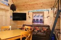 Cozy cabin located in Brasher Falls, NY. Pet friendly!