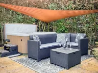 Boutique luxury countryside cottage with hot tub, log burner, 4 poster & firepit