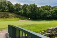 Minutes from Sdc! Fireplace! Scenic Wooded Views! Lake!