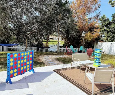 Lakefront, Heated Pool, Hot Tub, Family-Friendly & Near Beach Hotels near Palm Springs
