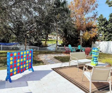 Lake House / Heated Pool / Hot Tub & Near Beach