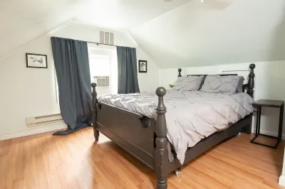 Experience the best of Southern Maryland at the Calvert Cliffs Cottage.