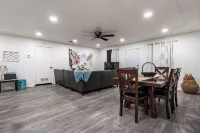 The University-2 bed/2bath-straightshot to Tech
