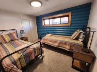 Mid Century Gem! Close to campus, downtown and bus stop. Clean and comfortable. Hotels in Gunnison