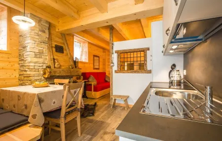 wonderful hut on the edge of the woods in Valle di Ledro for total relaxation Отели в г. Ledro