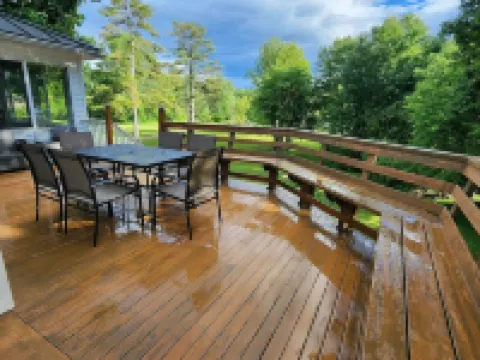 Relax by "The Water's Edge enjoy amazing views and year round fun! 6BR/3.5BA Hotels in Castleton