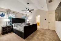 Updated 4 Bedroom Home Pool, Sleeps 8 Wifi Garage Hotels near Ken Good Park