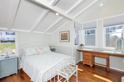 3BR/2 BA Harborside Home · Fenced Backyard+Grill · Ocean Views Hotels near Long Beach