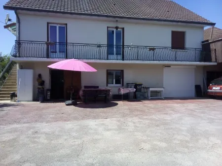 3 rooms, at the inhabitant, in house furnished with independent entrance