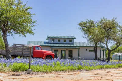 Glamping in Spicewood TX Hill Country~ Cabin 4 The Gus at Green Acres