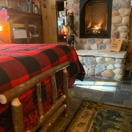 Cozy Cabin Gas Fireplace Heated Floors One Bedroom Studio