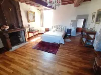Propriété Familiale de Caractère, Dans un Manoir Breton