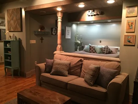 Night Owl (B) in Downtown Eurekaoptional paid parking upon request)