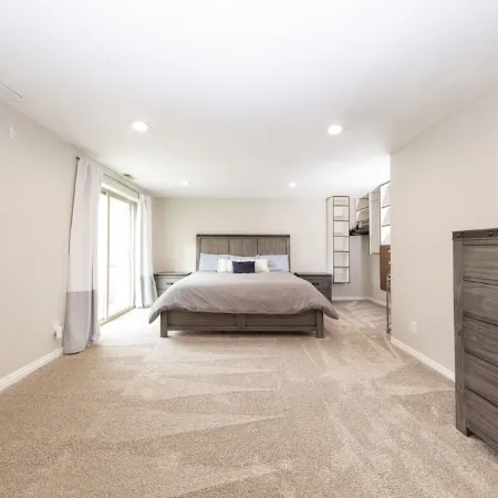 Ski & Hiking l Summer Pool l King Beds l Large Apartment l Mountain Views