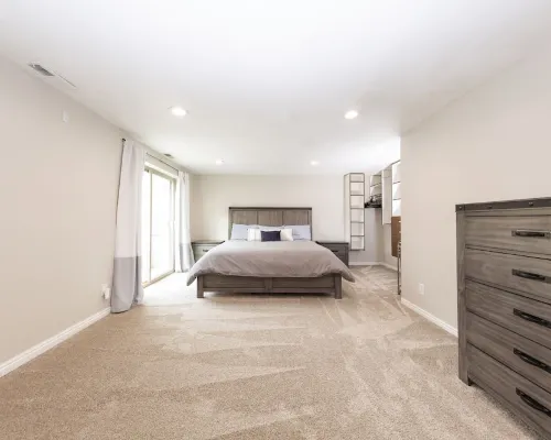 Ski & Hiking l Summer Pool l King Beds l Large Apartment l Mountain Views Hotels in Sandy