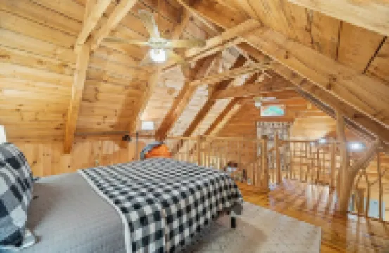 Peaceful Creekside Cabin in Dahlonega, GA with Hot Tub