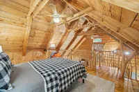 Peaceful Creekside Cabin in Dahlonega, GA with Hot Tub