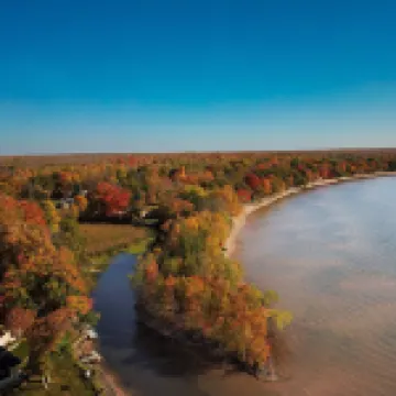 3Br Cabin on the Lake with Sandy Beach, Kayaks, Docks and Firepit