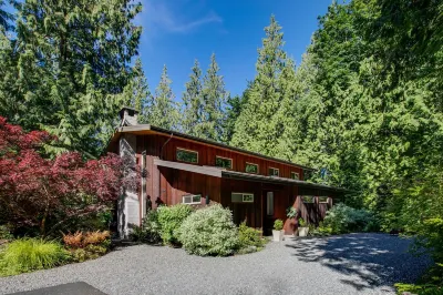 Lake Samish Luxury Cabin-hot tub/barrel sauna-4bd/4b - perfect adventure house Bellingham Rock Landmark 주변 호텔