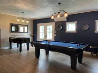 12 Bedroom Lake House, 150 ft Lakefront, 1 Acre, Beach, Ski Elk Mountain Poconos Hotels in Susquehanna County