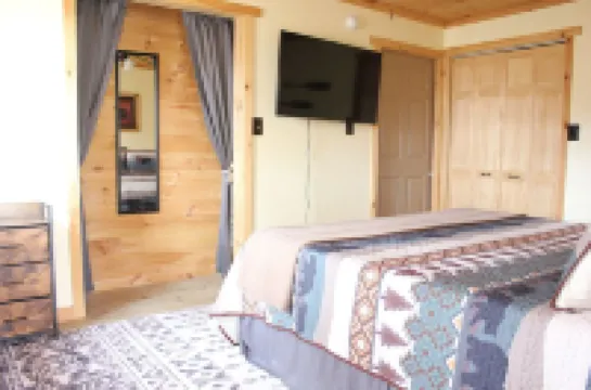 Mountains-Lakes-Parks-Winery-Privacy-SerenityLeaf Peeping Paradise